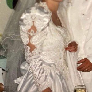 Original France B. Pronuptia wedding gown 1988